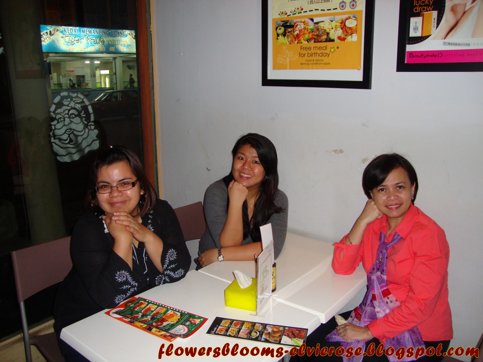 FLOWERSBLOOMS by "Elvie" Wings Musicafe Melaka (Malaysia)