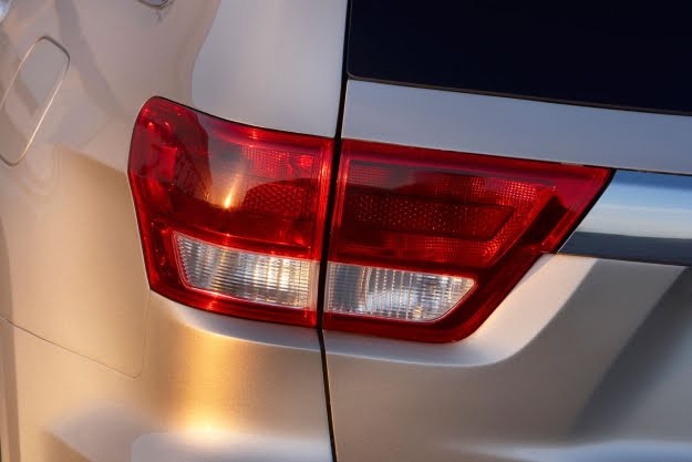 [2011-Jeep-Grand-Cherokee-018.jpg]