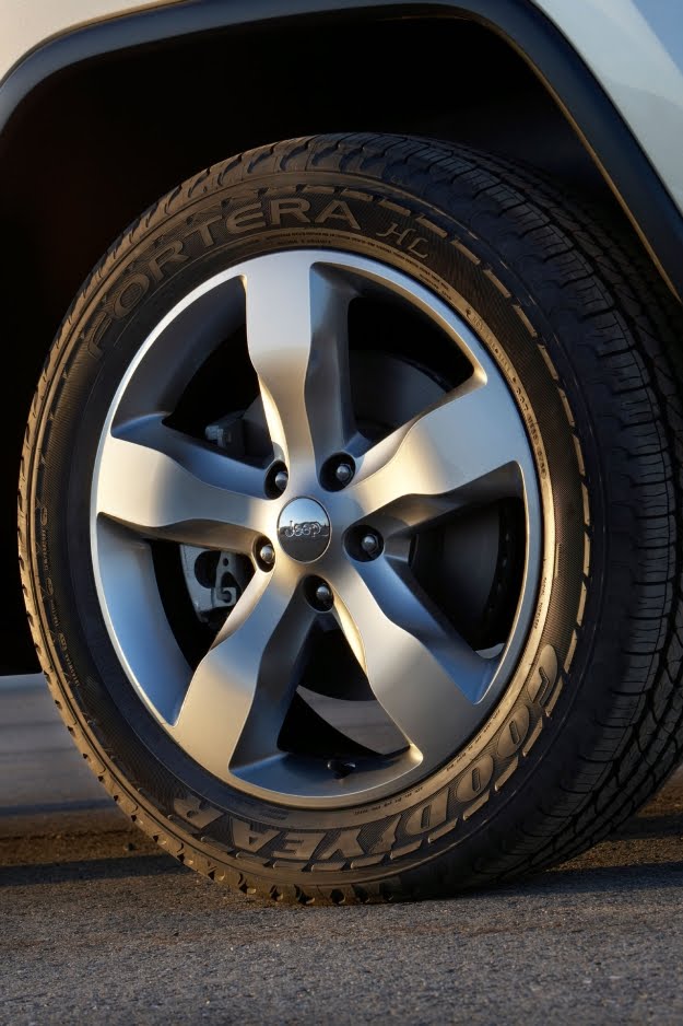 [2011-Jeep-Grand-Cherokee-019.jpg]