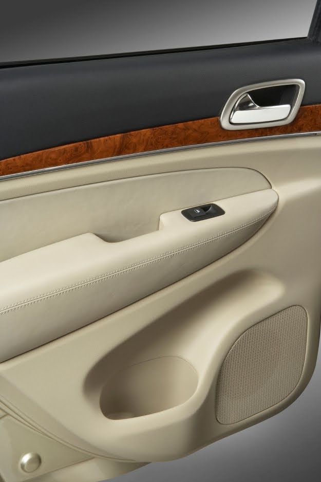 [2011-Jeep-Grand-Cherokee-015.jpg]