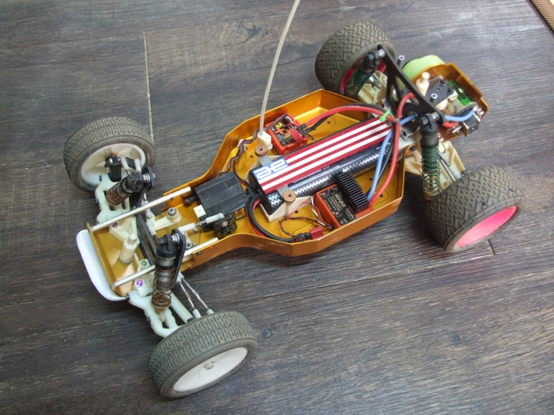 handcrafted RC10 battery holder - Slowbean