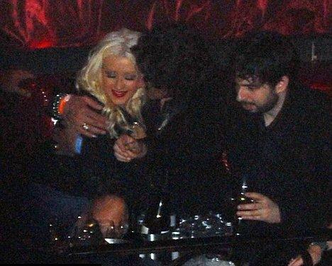 Christina Aguilera gets cosy
