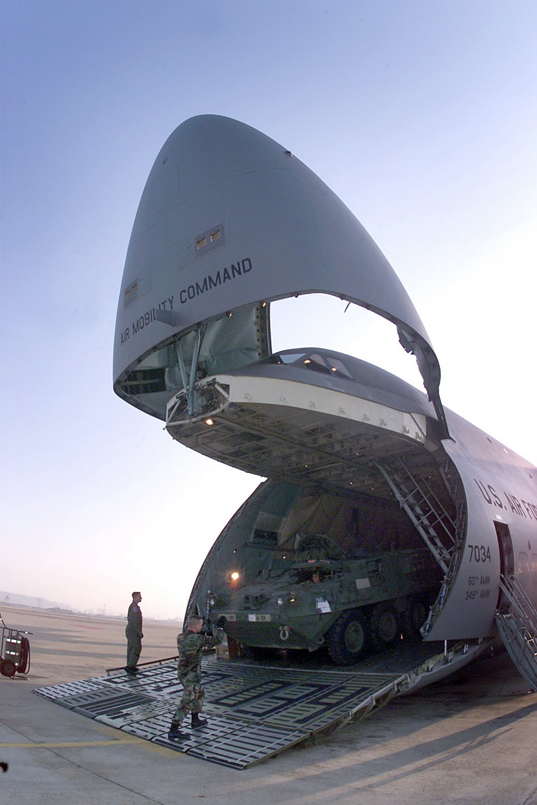 [040408-F-0017C-018.jpg]