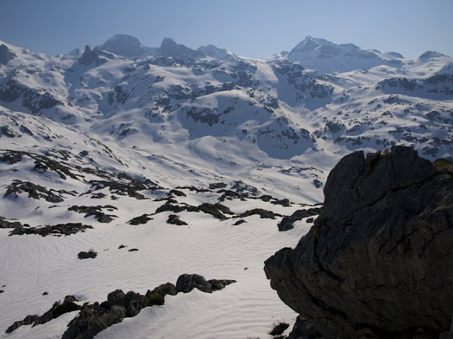 Imagen de la subida desde el Refugio de Vegarredonda en Picos de Europa