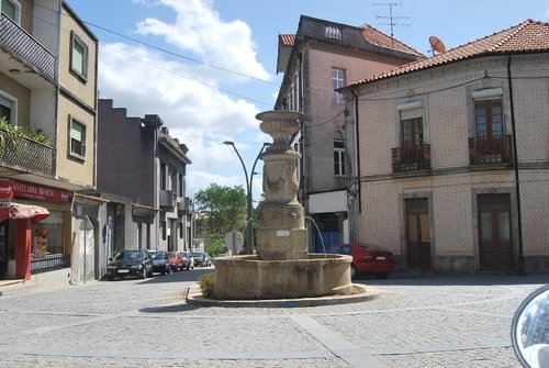 [Chafariz-MárioMartins-Panoramio.jpg]