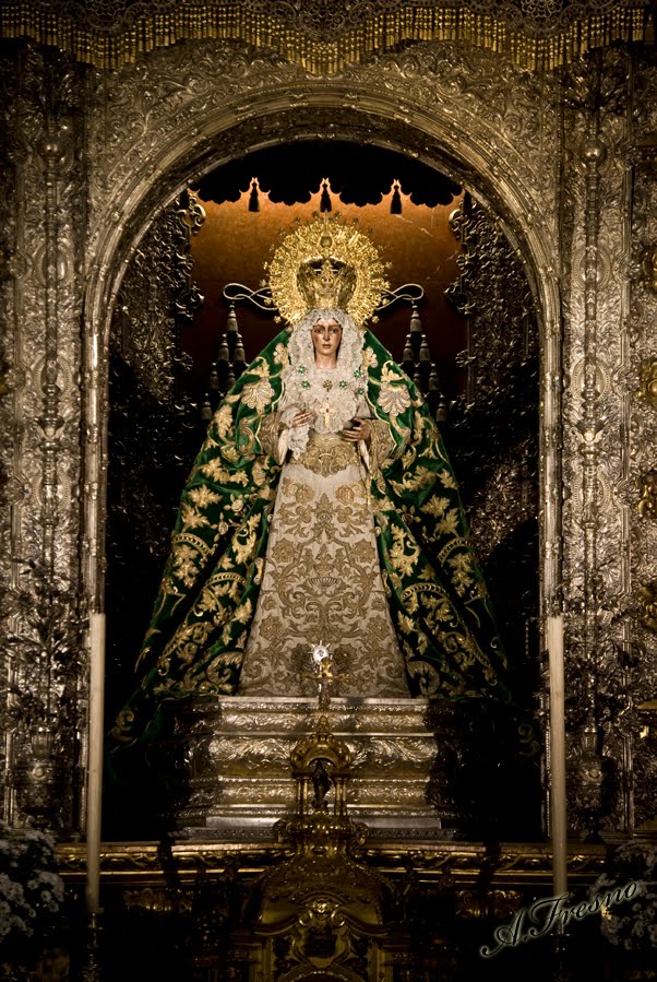 Esencias Cofrades La Hermandad de la Esperanza Macarena para la época