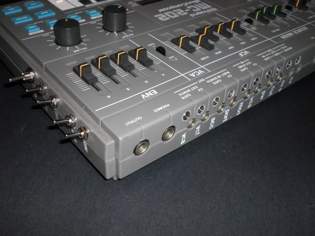 MATRIXSYNTH: Roland MC-202 Mod / Circuit Bended
