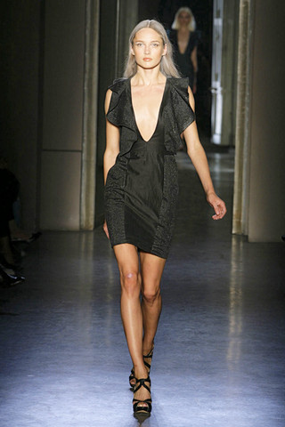[Rue-Du-Mail-Podium-spring-fashion-2010-001_runway.jpg]