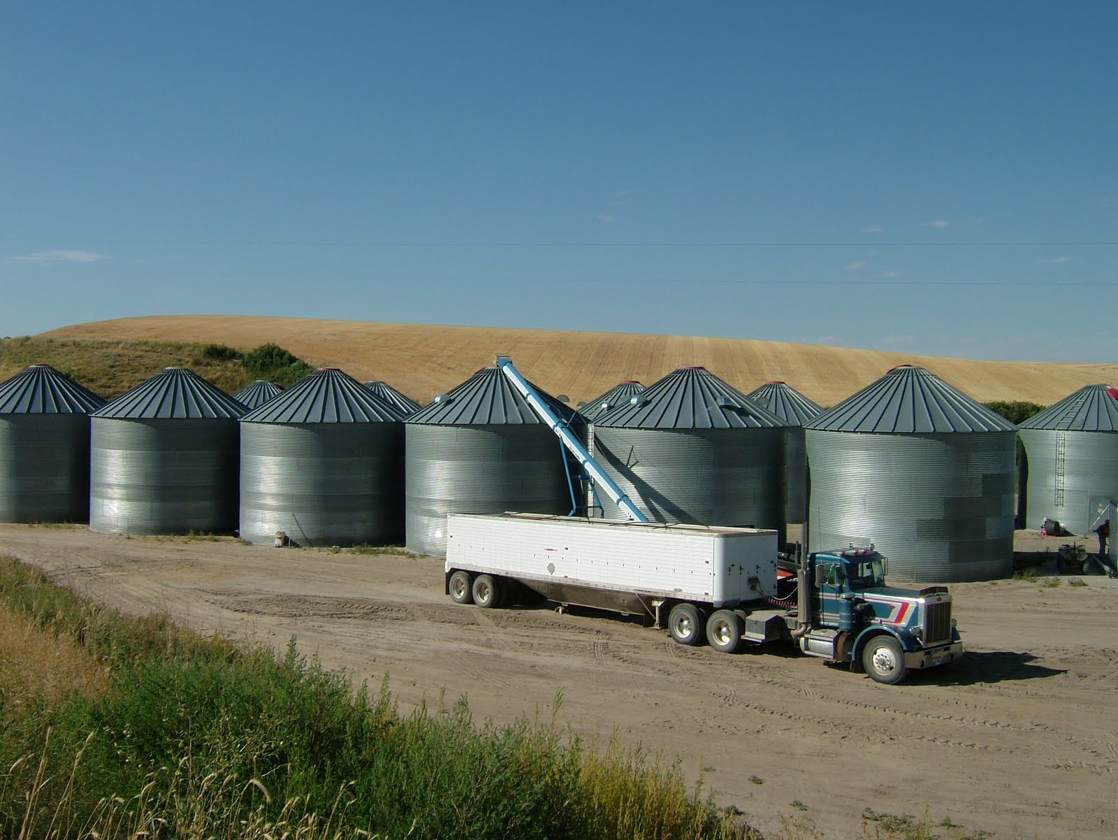 Idaho Wheat Commission News Farm Production Expenses Fall for First Time Since '86
