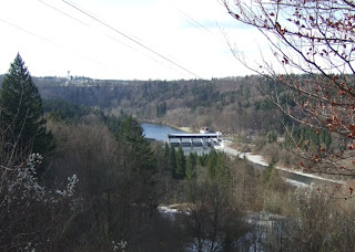 Blick ins Isartal nördlich der Römerschanze bei Grünwald in Richtung Baierbrunn Blick ins Isartal nördlich der Römerschanze bei Grünwald in Richtung Baierbrunn