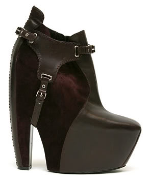 [balenciaga-fall-2006-harness-platfo.jpg]