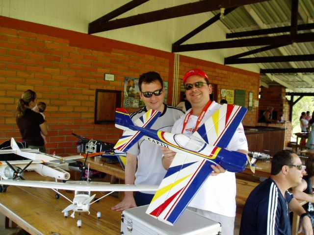 [Charles+Eu+e+o+Cap.jpg]