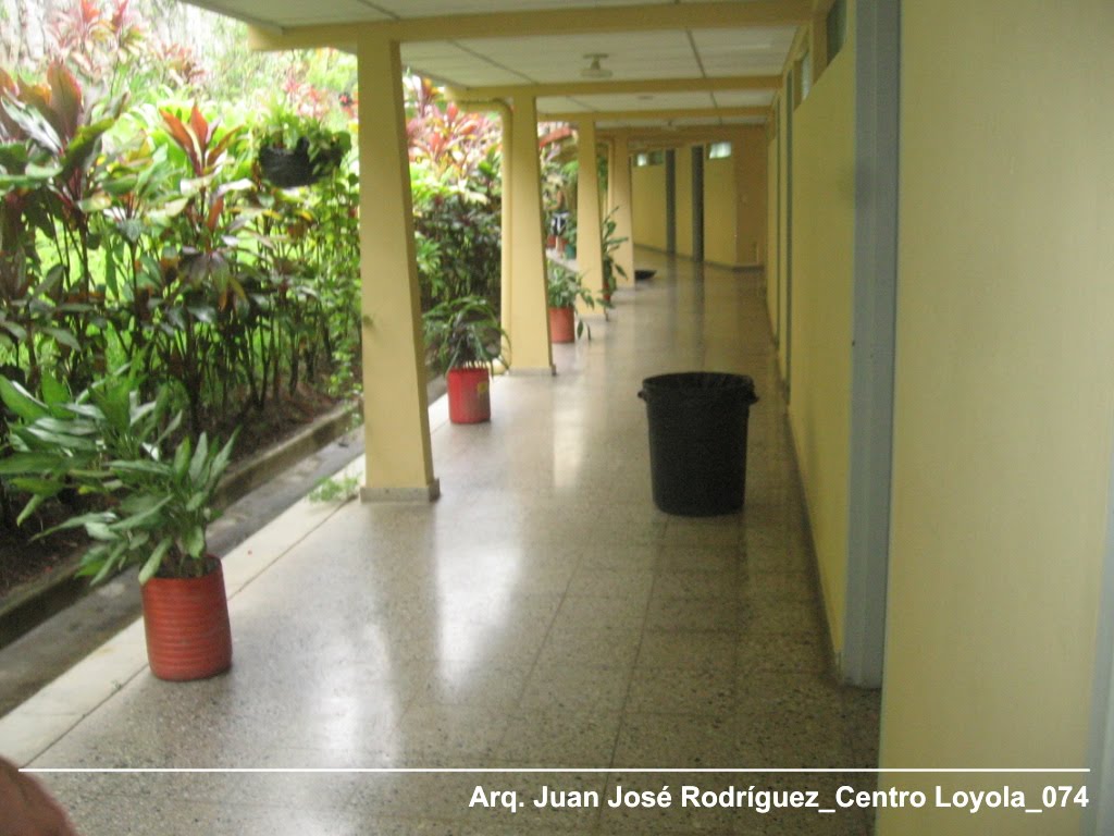 El Salvador Capilla Centro Loyola