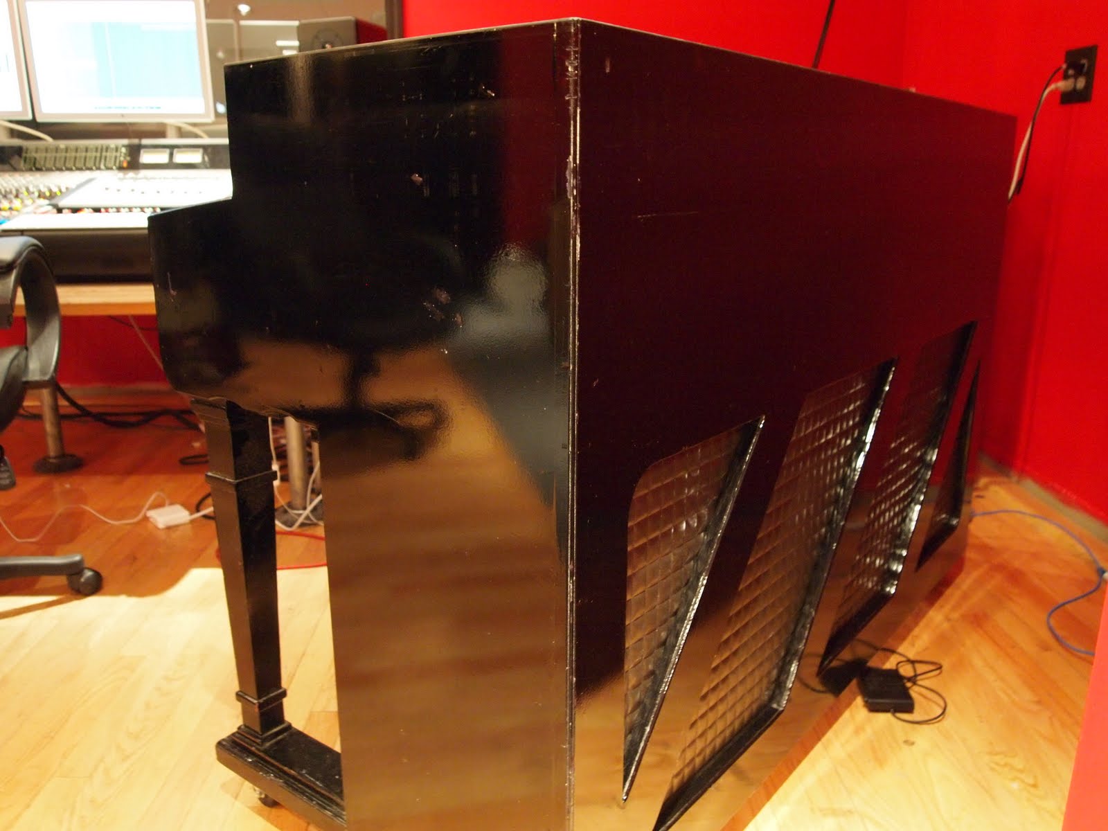 Todd Bougher Looks Like Piano, Keyboard Stand