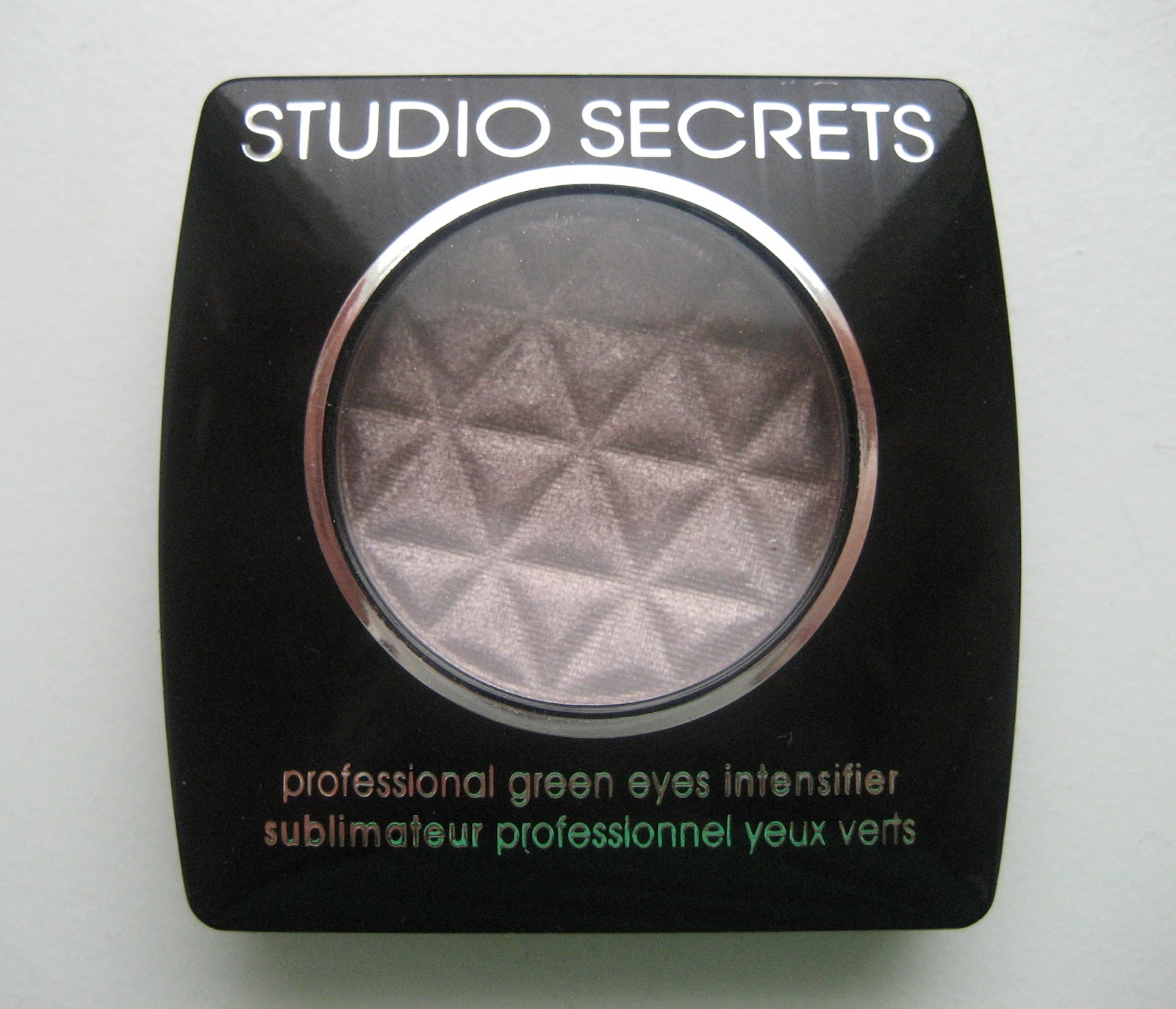 delicate hummingbird. L'Oreal Studio Secrets Eyeshadow