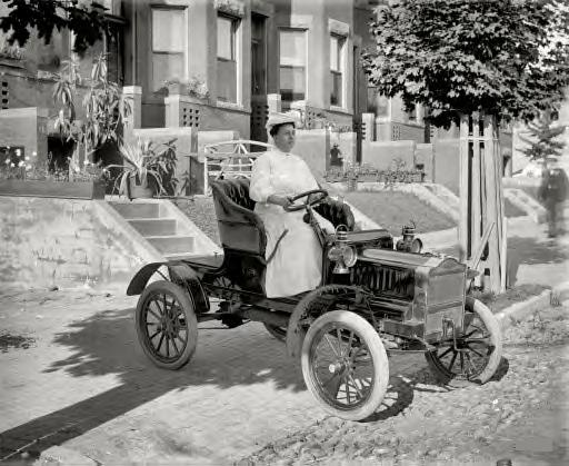 Washington,+D.C.,+1908.+Mrs.+Guy+Henry+in+her+Maxwell+Tourabout.JPG