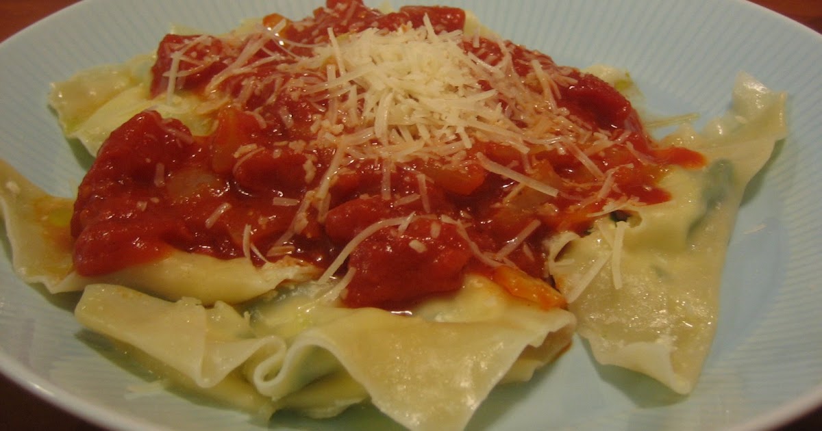Ciao Bella: Spinach and Ricotta Ravioli with Tomato Sauce