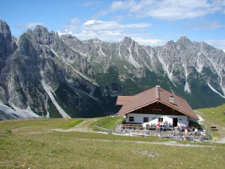 Sennjoch hutte (2200m)