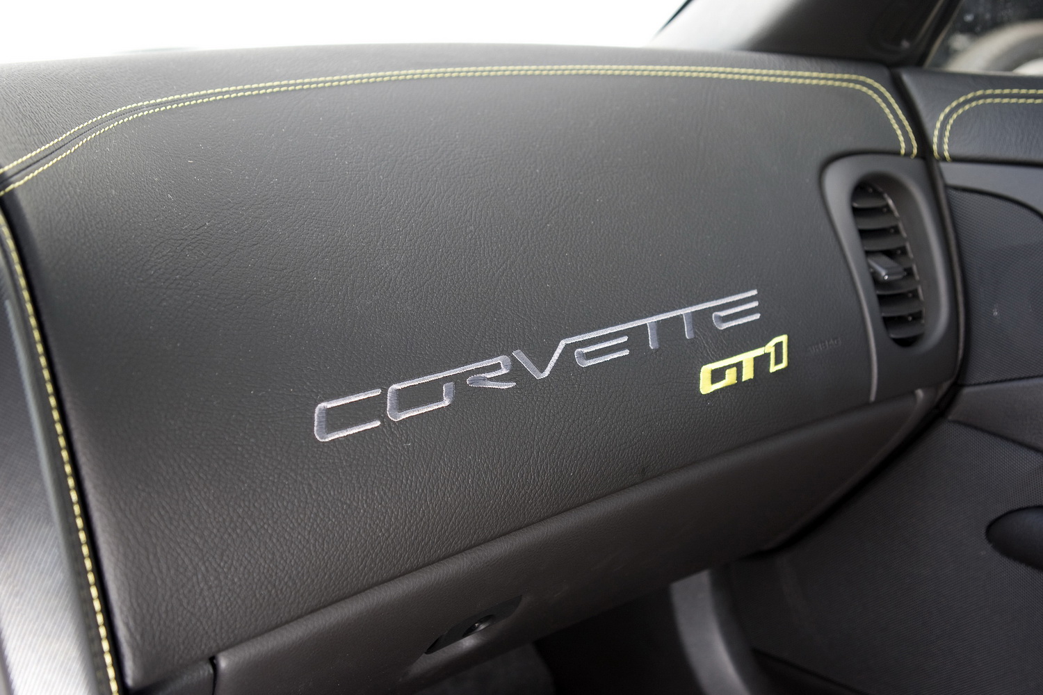 [Corvette-GT1-5.jpg]