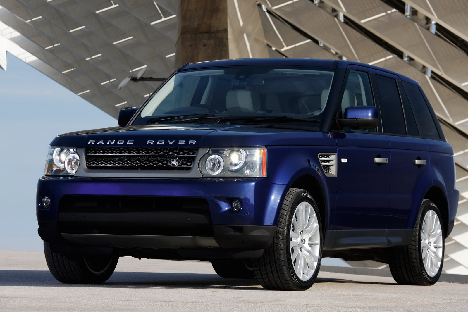 THE CAR: VIDEO: 40 Years of the Range Rover in 1:40 Minutes