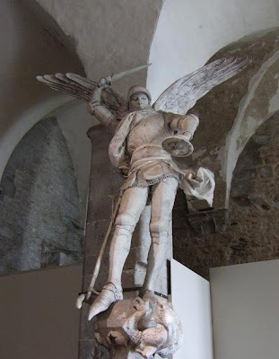 statue of Saint-Michel
