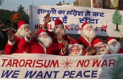[Santas+for+Peace.jpg]