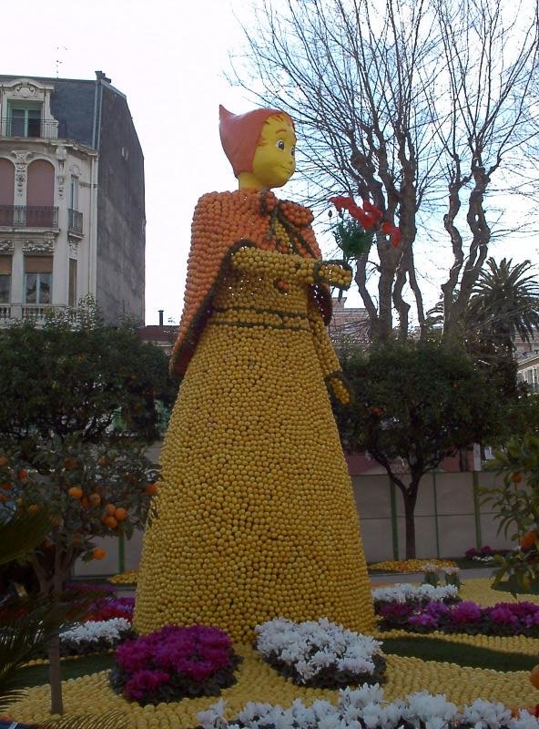 [orange_sculptures_020.jpg]