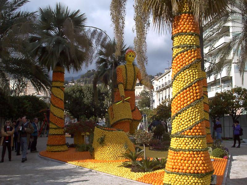 [orange_sculptures_004.jpg]