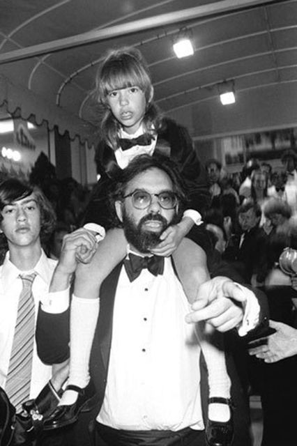 [rare_celebrity_pics_28.jpg]