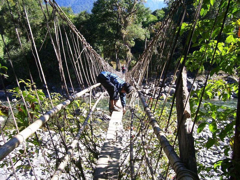 [Most_Dangerous_Rope_Bridges_23.jpg]