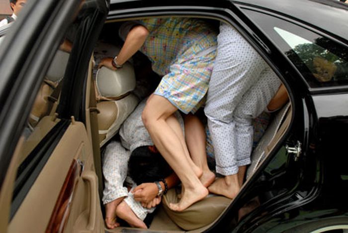 [How_Many_People_Can_Fit_In_A_Car_05.jpg]