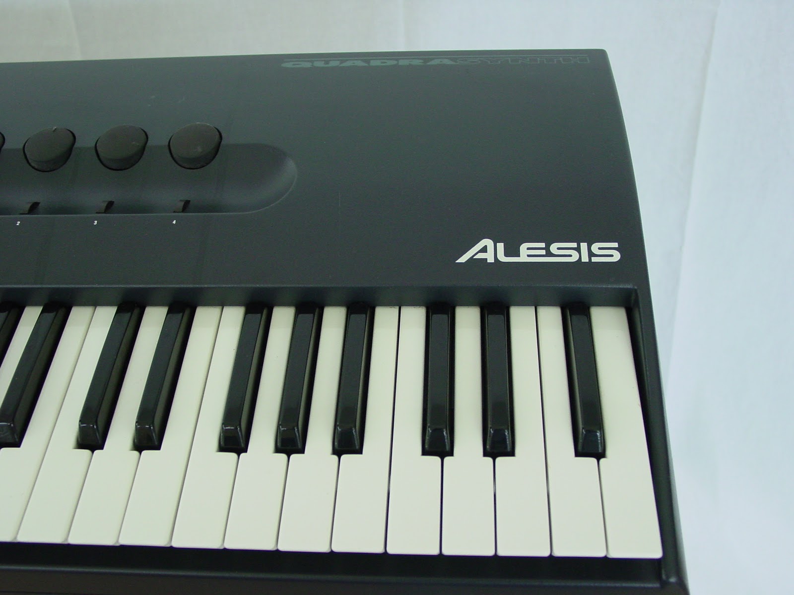 SolidStateCollective: Alesis QuadraSynth