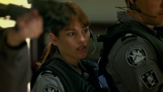 [Jules_Flashpoint+1x9+-+31.jpg]