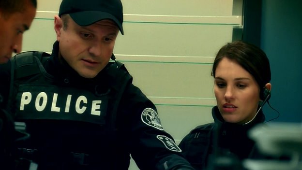 [Jules_Flashpoint+2x11+-+10.jpg]