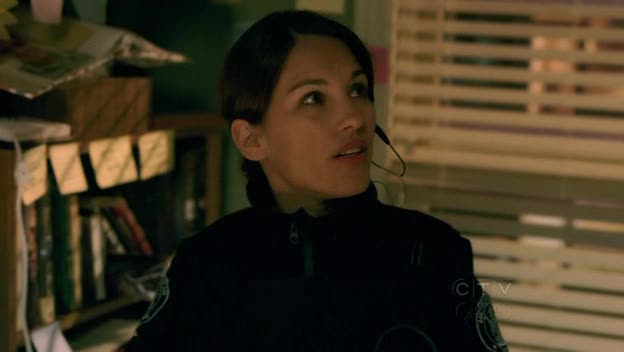 [Jules_Flashpoint+2x12+-+16.jpg]