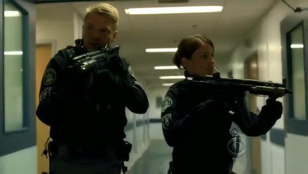 [Jules_Flashpoint+2x13+-+14.JPG]