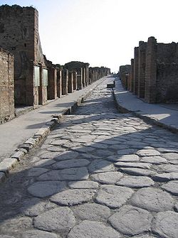 [250px-PompeiiStreet.jpg]