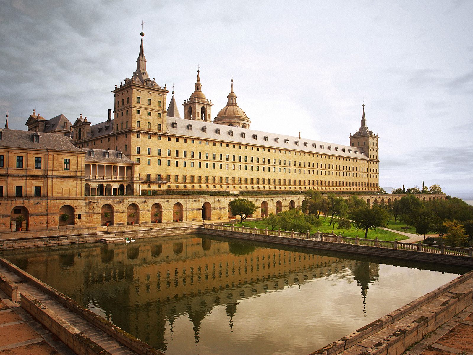 [Escorial+Monastery,+Madrid,+Spain.jpg]