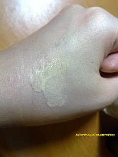 Revlon Colorstay Foundation Makeup with Softflex SPF 6 Combination/Oily Skin in 150 Buff hand swatch