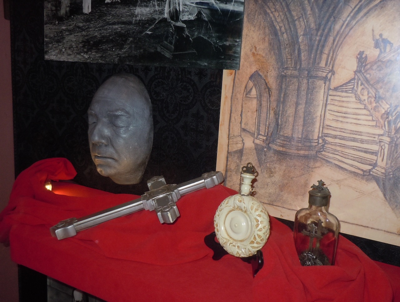 Hollywood Movie Costumes and Props Classic Universal monster makeup