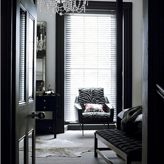 [blackbedroom-2.jpg]