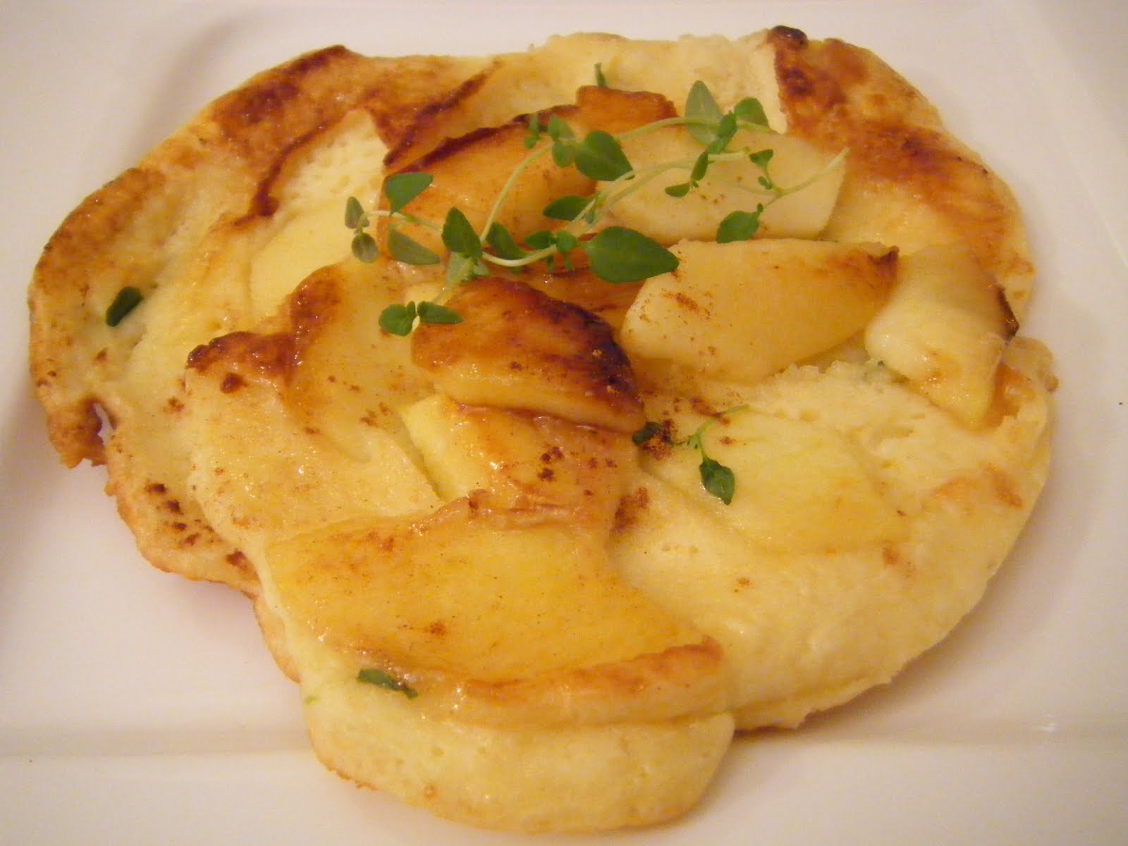 Sugar and Spice: Pfannkuchen mit karamellisierten Äpfeln und Thymian