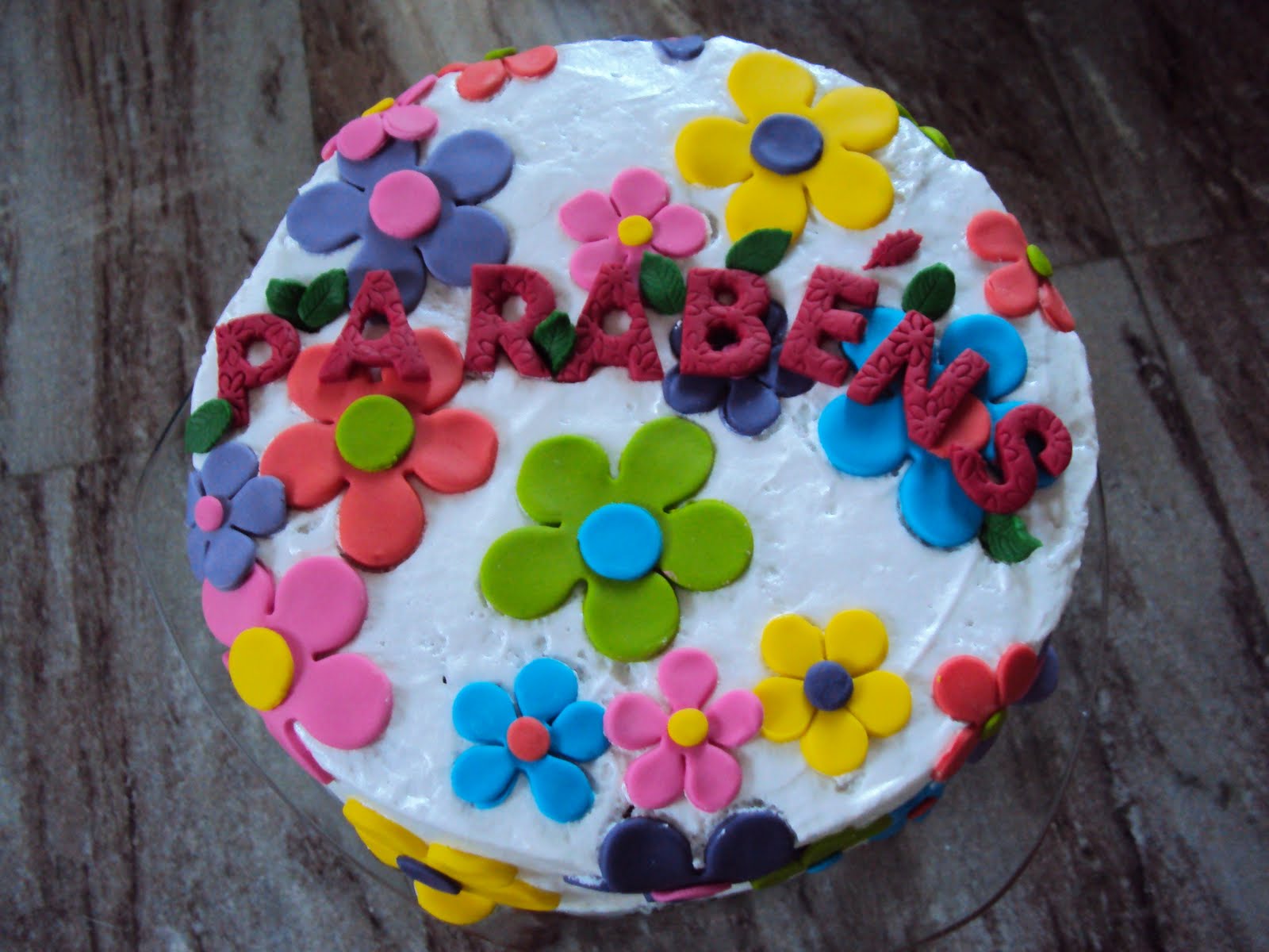 Carla Sartori Glacê marshmallow com aplicações de pasta americana