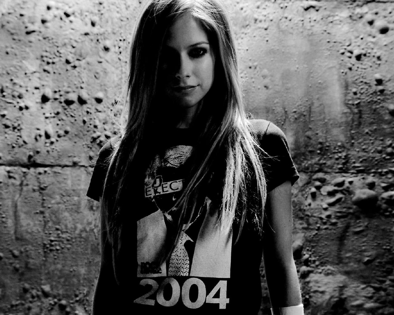 [avril611280x1024.jpg]