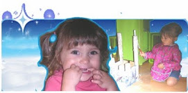 Judith 2 ans fière de son bricolage