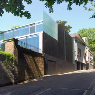 House Overlooking Cemetery - SO FRESH LIFESTYLE