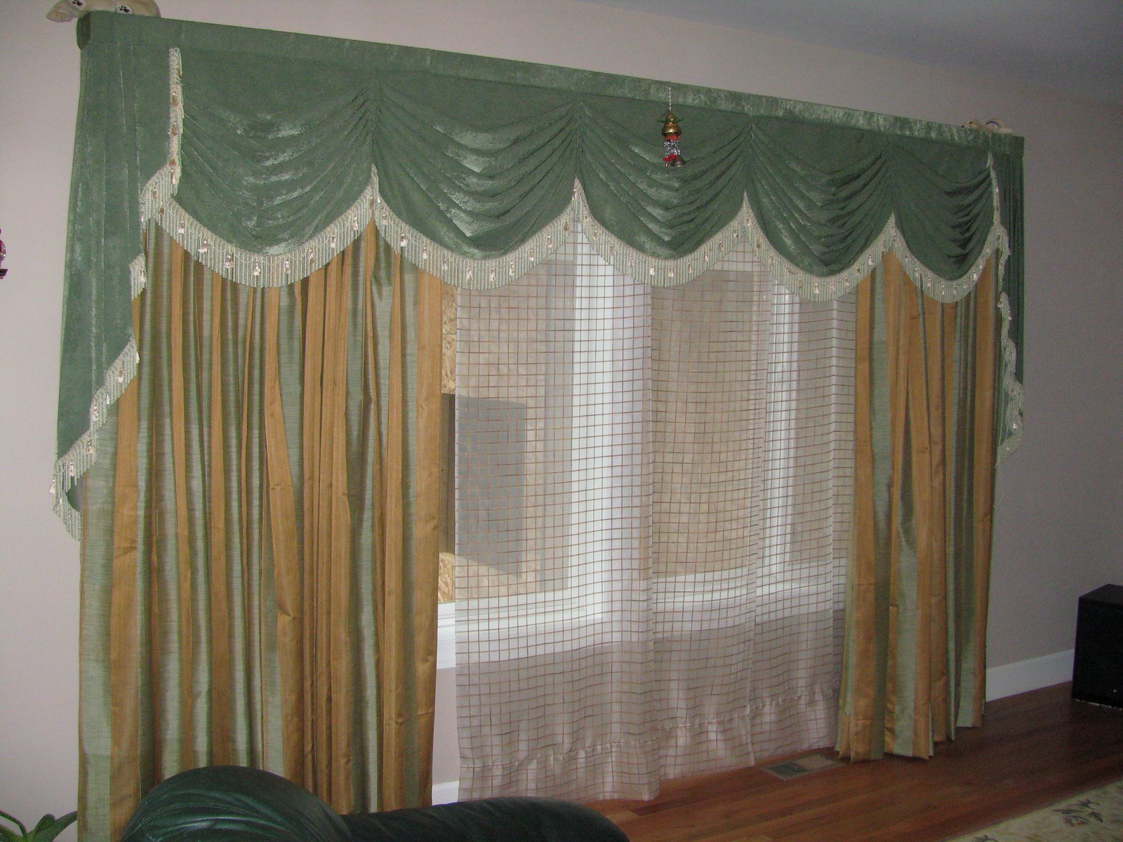 Latest Curtain Designs for Drawing Room