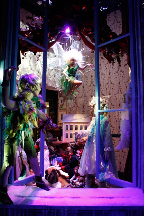 Satin Chic Xmas Window Displays!