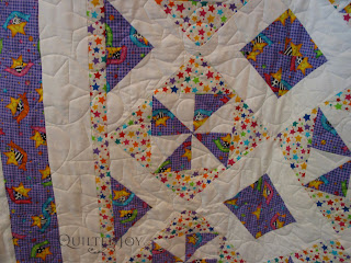 Stars and Loops edge to edge design - QuiltedJoy.com