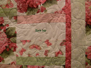 Comfort Words Quilt with Pretty Posie Pantograph - QuiltedJoy.com